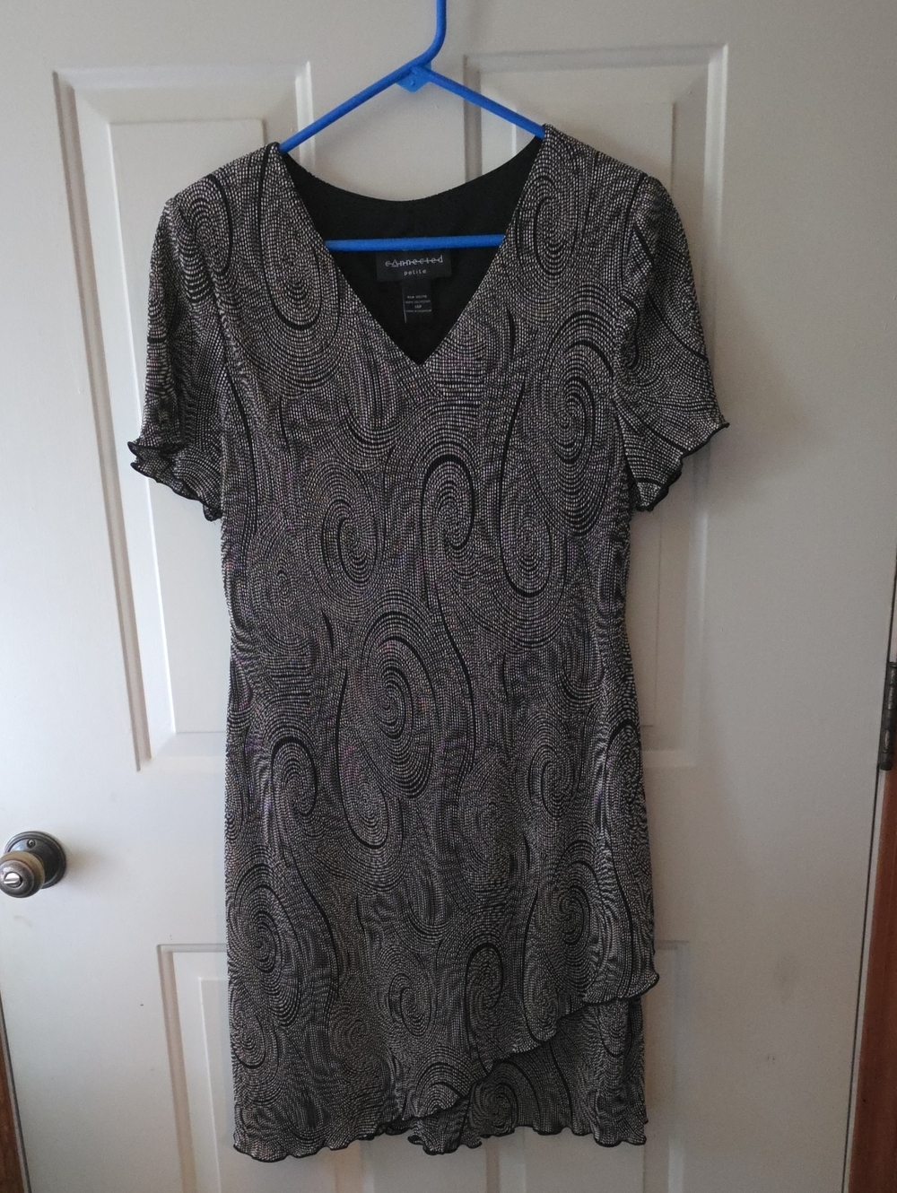 Black V‑Neck Swirl Short Sleeve Dress - Picture 1 of 3